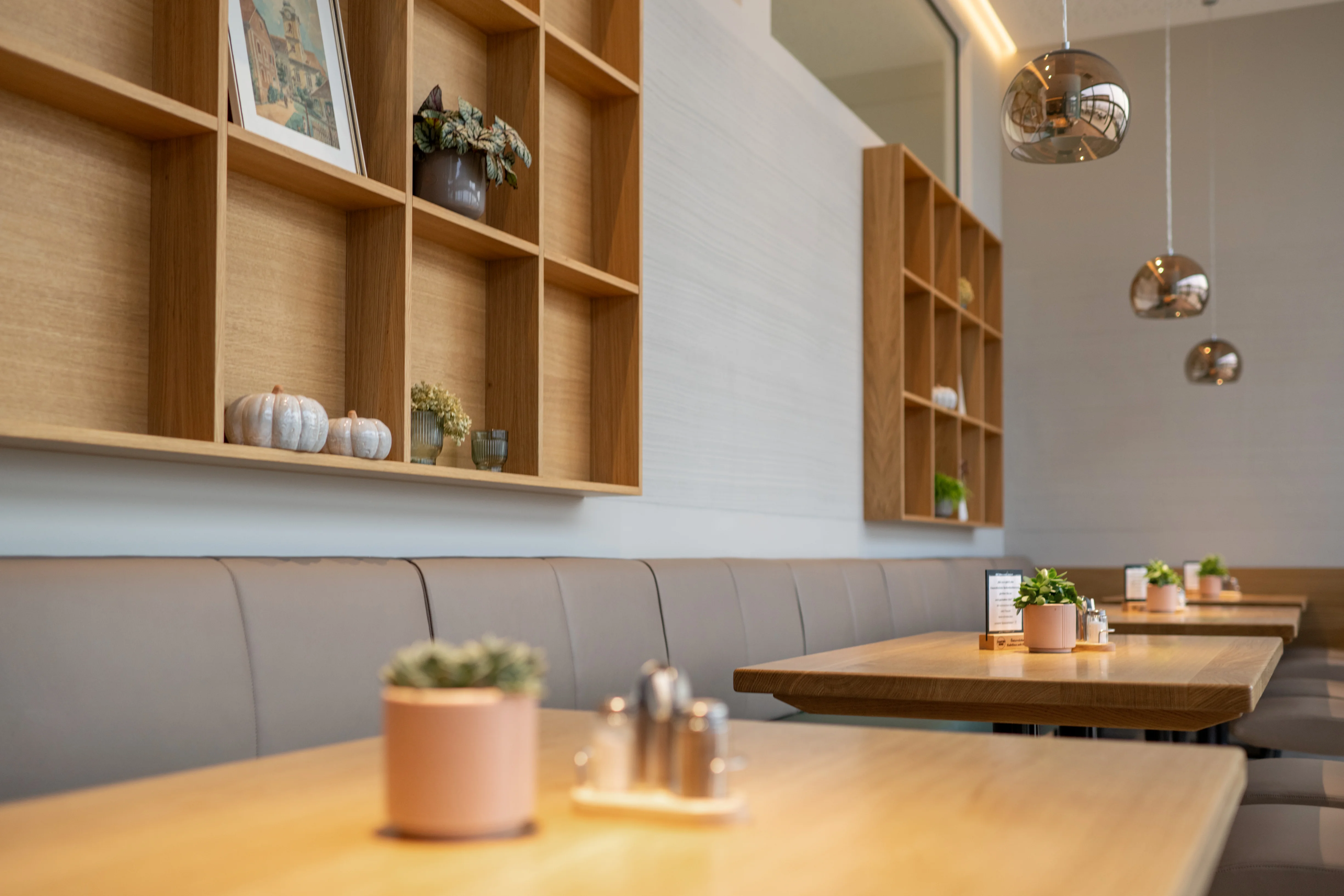 Geschäftslokal innen – Kühlvitrine